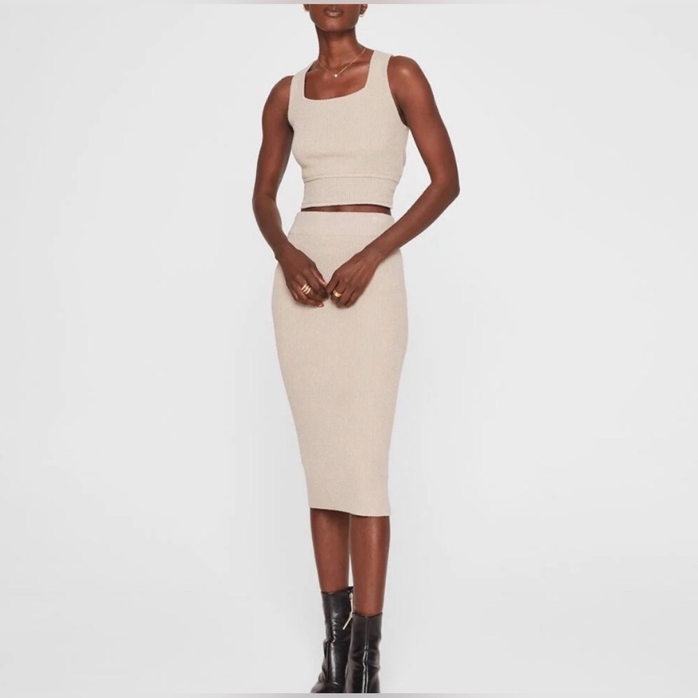 NWT! Club Monaco Bouclé Tube Skirt in Pale Rose size Medium